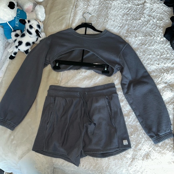 Shrug and shorts - Picture 1 of 1